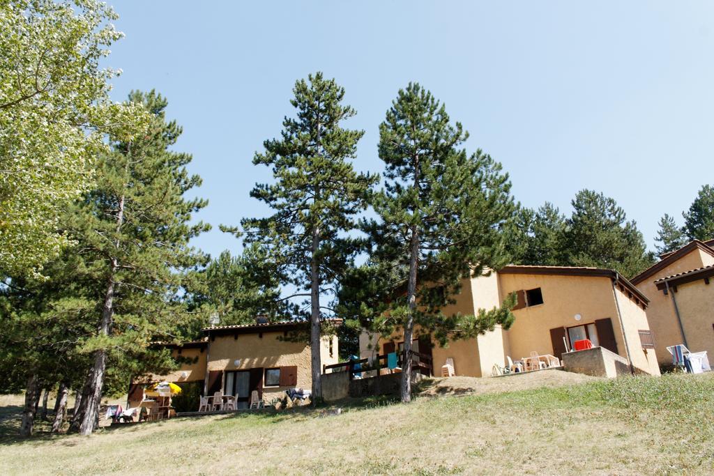 Vvf Drome Provence Hotel Montbrun-les-Bains Bagian luar foto