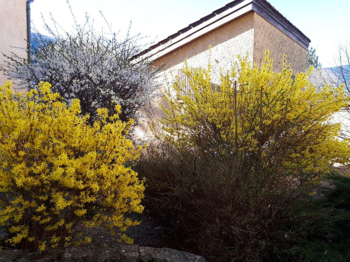Vvf Drome Provence Hotel Montbrun-les-Bains Bagian luar foto