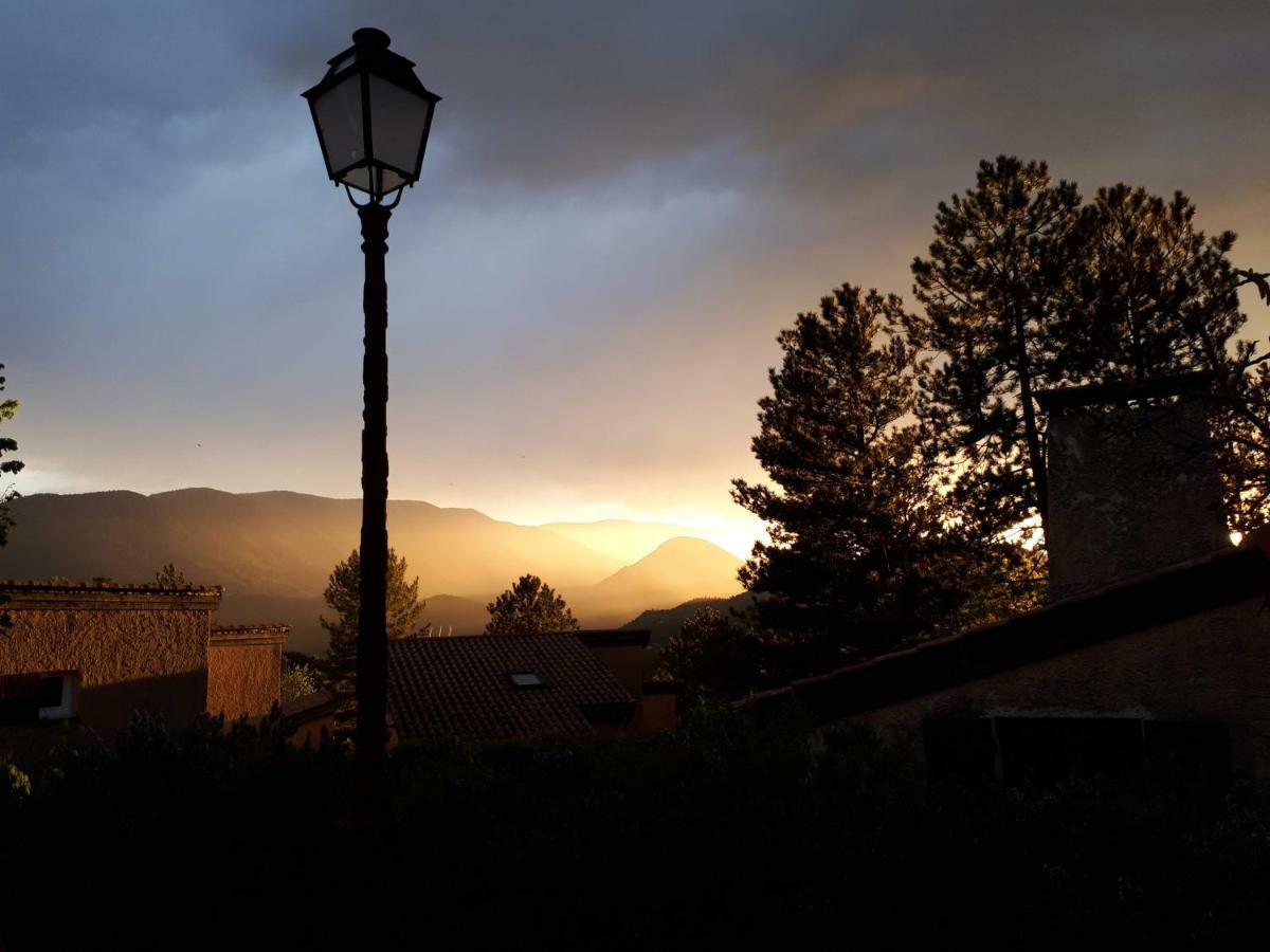 Vvf Drome Provence Hotel Montbrun-les-Bains Bagian luar foto